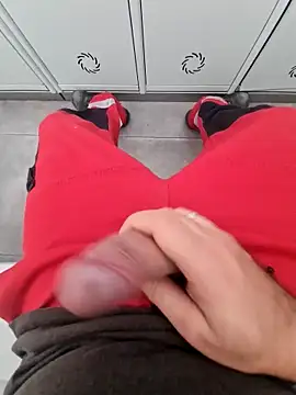 Snapshot of 987654Alf chatting on December 19, 11:06 am 987654Alf online show from December 19, 11:06 am