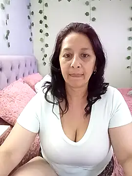 camilalatti online show from December 22, 2:39 am