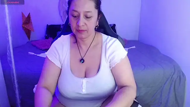 camilalatti online show from May 1, 12:59 am