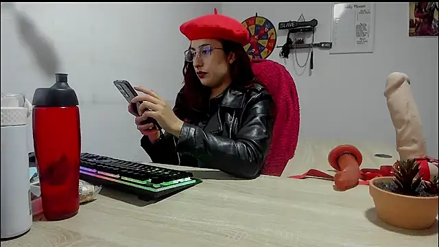 Snapshot of Scarlett_Sen chatting on March 18, 2:15 pm Scarlett Sen online show from March 18, 2:15 pm