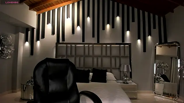 Snapshot of NickyLawson chatting on November 30, 11:20 pm NickyLawson online show from November 30, 11:20 pm