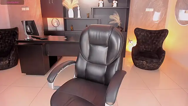 NickyLawson online show from April 22, 4:37 am