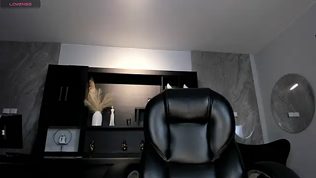 NickyLawson online show from April 24, 4:04 am