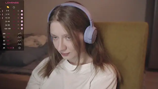 Snapshot of mollytuck chatting on December 19, 1:51 pm mollytuck online show from December 19, 1:51 pm