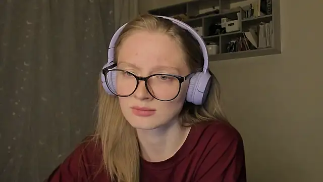 Snapshot of mollytuck chatting on September 18, 3:03 pm mollytuck online show from September 18, 3:03 pm