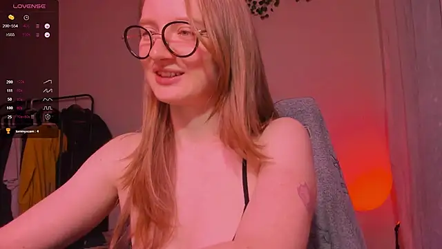 Snapshot of mollytuck chatting on October 24, 1:51 pm mollytuck online show from October 24, 1:51 pm