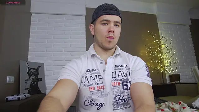 Snapshot of Arilas_ chatting on December 20, 7:33 am Arilas online show from December 20, 7:33 am