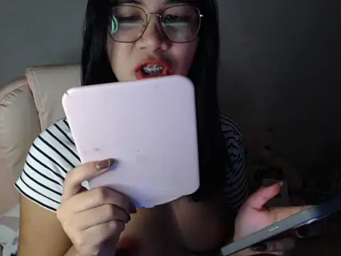 Snapshot of TransPetite1 chatting on November 14, 2:32 am TransPetite1 online show from November 14, 2:32 am