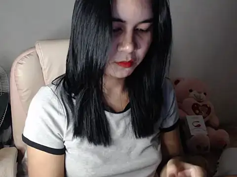 Snapshot of TransPetite1 chatting on November 29, 3:26 pm TransPetite1 online show from November 29, 3:26 pm