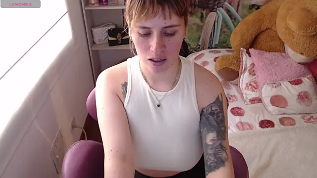 Snapshot of thamarajane chatting on April 16, 8:09 pm thamarajane online show from April 16, 8:09 pm