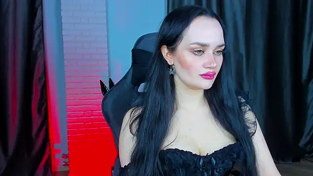 QueenAliss online show from January 10, 2:45 pm