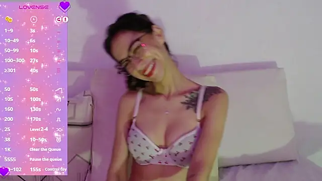 sara  addams online show from December 18, 8:25 pm