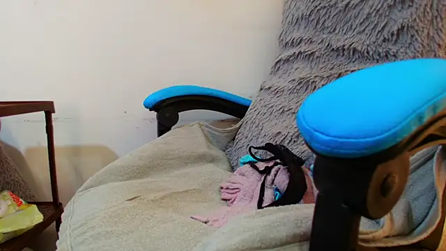 klylls squirt  online show from April 20, 7:15 pm