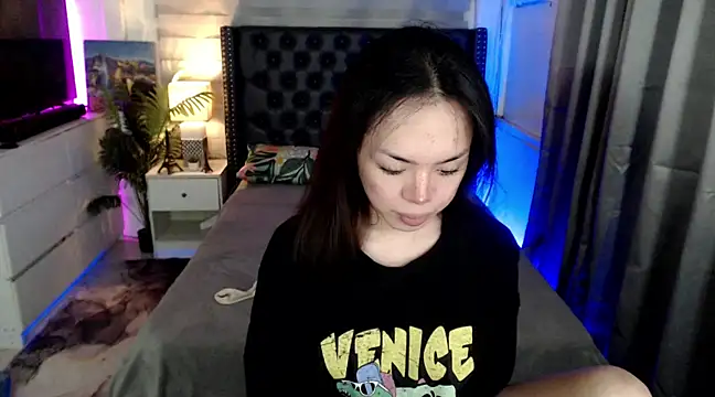 Snapshot of SweetCheska19 chatting on February 9, 3:53 am SweetCheska19 online show from February 9, 3:53 am