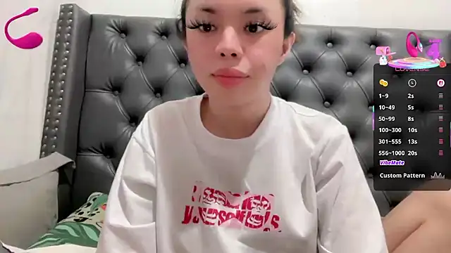 Snapshot of SweetCheska19 chatting on September 17, 9:33 am SweetCheska19 online show from September 17, 9:33 am