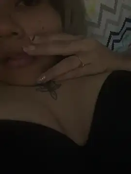 Snapshot of SamanthaBlonde777 chatting on May 5, 3:25 am SamanthaBlonde777 online show from May 5, 3:25 am