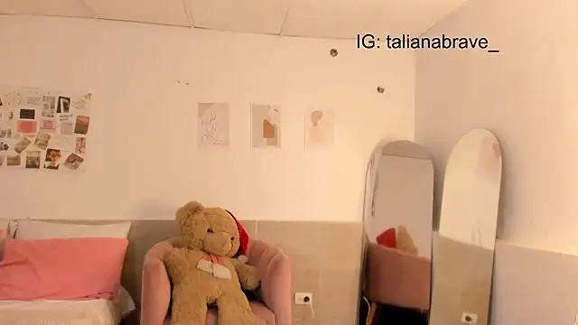 Snapshot of ValienteGirl_ chatting on October 5, 3:05 am ValienteGirl online show from October 5, 3:05 am