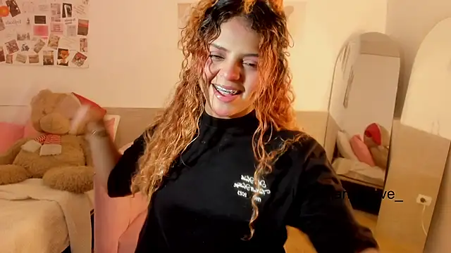 Snapshot of ValienteGirl_ chatting on October 5, 7:34 pm ValienteGirl online show from October 5, 7:34 pm