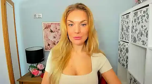 Snapshot of AulloraHoney chatting on December 2, 6:20 am AulloraHoney online show from December 2, 6:20 am