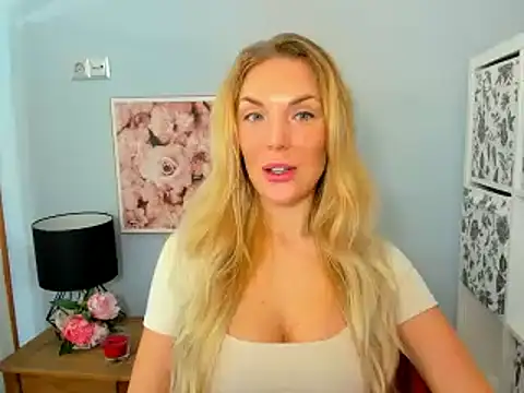 Snapshot of AulloraHoney chatting on December 2, 9:35 am AulloraHoney online show from December 2, 9:35 am