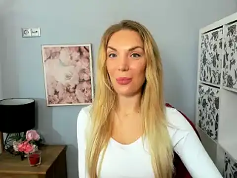 Snapshot of AulloraHoney chatting on December 22, 9:22 am AulloraHoney online show from December 22, 9:22 am