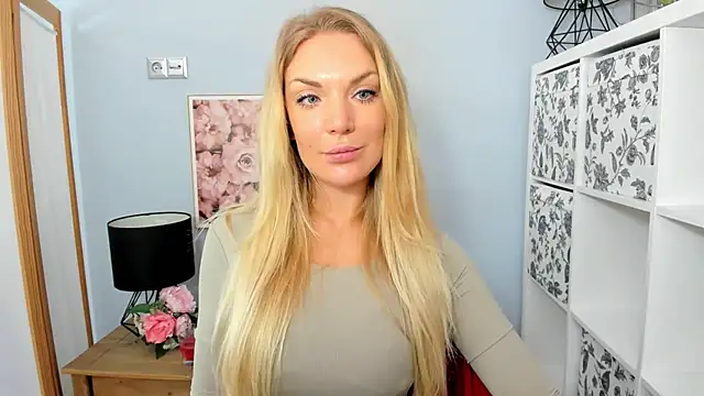 Snapshot of AulloraHoney chatting on January 27, 6:41 am AulloraHoney online show from January 27, 6:41 am