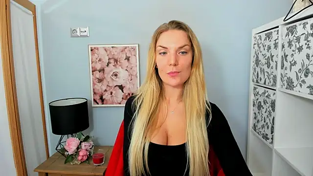 Snapshot of AulloraHoney chatting on February 14, 6:40 pm AulloraHoney online show from February 14, 6:40 pm