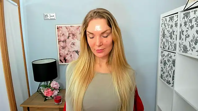 Snapshot of AulloraHoney chatting on February 16, 9:48 am AulloraHoney online show from February 16, 9:48 am