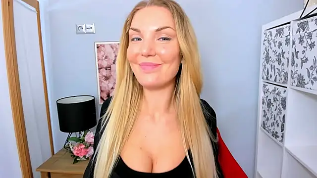 Snapshot of AulloraHoney chatting on February 17, 9:46 am AulloraHoney online show from February 17, 9:46 am