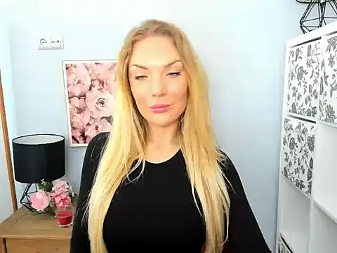 Snapshot of AulloraHoney chatting on March 10, 6:16 am AulloraHoney online show from March 10, 6:16 am