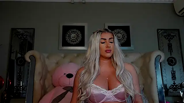 Snapshot of Squirt_Tanya chatting on March 8, 1:06 am Squirt Tanya online show from March 8, 1:06 am