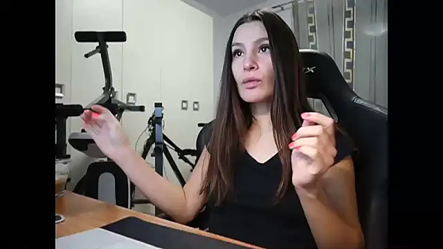 GodlyTheia online show from December 4, 3:32 pm