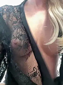 CutieEmy online show from April 10, 2:33 pm