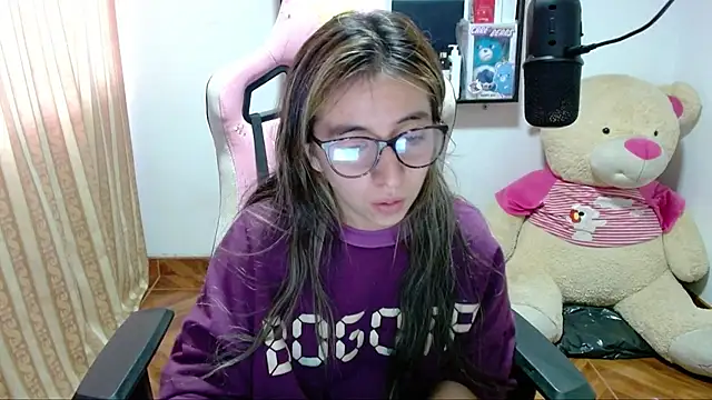 Snapshot of Maggie_Fox3 chatting on December 7, 9:55 pm Maggie Fox3 online show from December 7, 9:55 pm