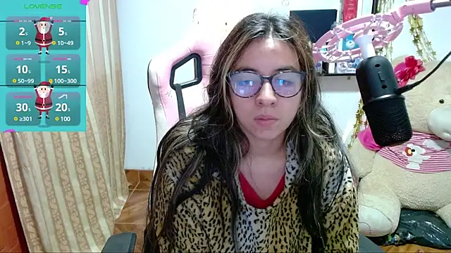 Snapshot of Maggie_Fox3 chatting on December 31, 12:11 am Maggie Fox3 online show from December 31, 12:11 am