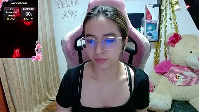 Snapshot of Maggie_Fox3 chatting on January 5, 4:47 am Maggie Fox3 online show from January 5, 4:47 am