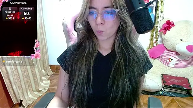 Snapshot of Maggie_Fox3 chatting on January 19, 2:36 am Maggie Fox3 online show from January 19, 2:36 am