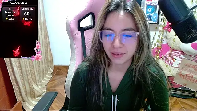 Snapshot of Maggie_Fox3 chatting on January 24, 2:07 am Maggie Fox3 online show from January 24, 2:07 am