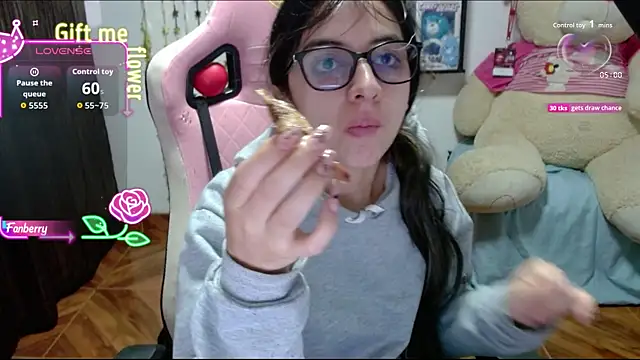 Snapshot of Maggie_Fox3 chatting on September 14, 2:33 am Maggie Fox3 online show from September 14, 2:33 am