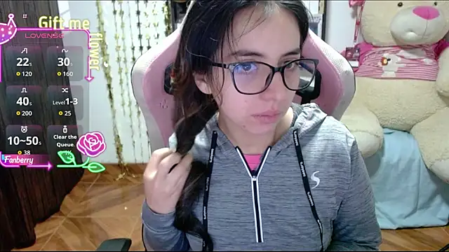 Snapshot of Maggie_Fox3 chatting on September 20, 2:23 am Maggie Fox3 online show from September 20, 2:23 am