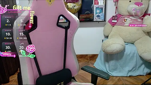 Snapshot of Maggie_Fox3 chatting on September 26, 2:15 am Maggie Fox3 online show from September 26, 2:15 am