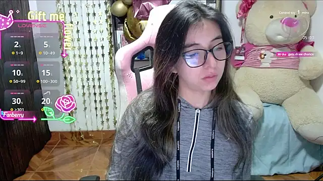 Snapshot of Maggie_Fox3 chatting on October 7, 1:36 am Maggie Fox3 online show from October 7, 1:36 am