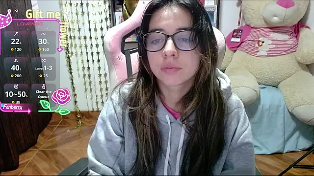 Snapshot of Maggie_Fox3 chatting on October 16, 1:06 am Maggie Fox3 online show from October 16, 1:06 am