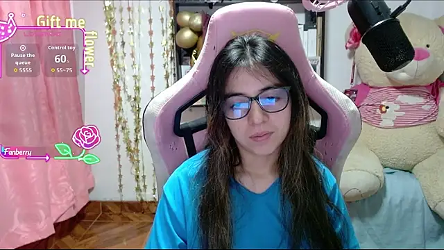 Snapshot of Maggie_Fox3 chatting on October 26, 12:49 am Maggie Fox3 online show from October 26, 12:49 am