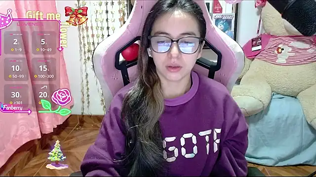 Snapshot of Maggie_Fox3 chatting on November 4, 2:21 am Maggie Fox3 online show from November 4, 2:21 am