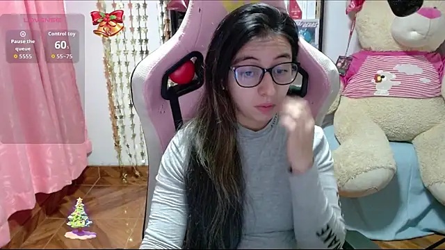 Snapshot of Maggie_Fox3 chatting on November 20, 3:28 am Maggie Fox3 online show from November 20, 3:28 am