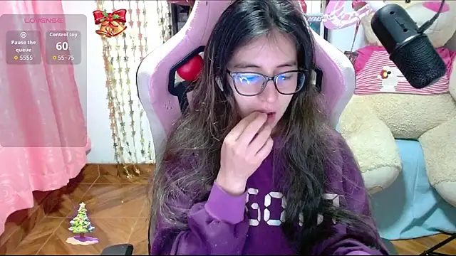 Snapshot of Maggie_Fox3 chatting on November 22, 12:31 am Maggie Fox3 online show from November 22, 12:31 am