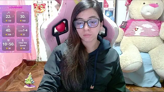 Snapshot of Maggie_Fox3 chatting on December 15, 12:59 am Maggie Fox3 online show from December 15, 12:59 am