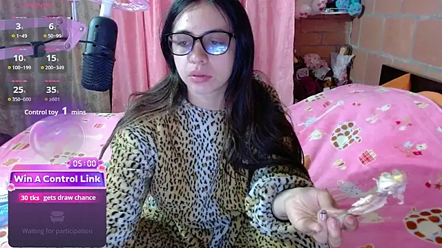 Maggie Fox3 online show from April 23, 11:51 pm