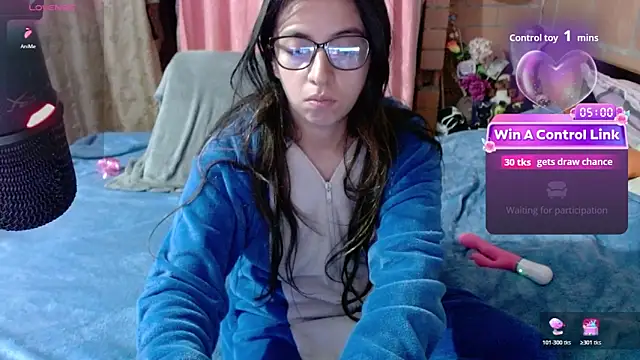 Snapshot of Maggie_Fox3 chatting on May 1, 2:27 am Maggie Fox3 online show from May 1, 2:27 am